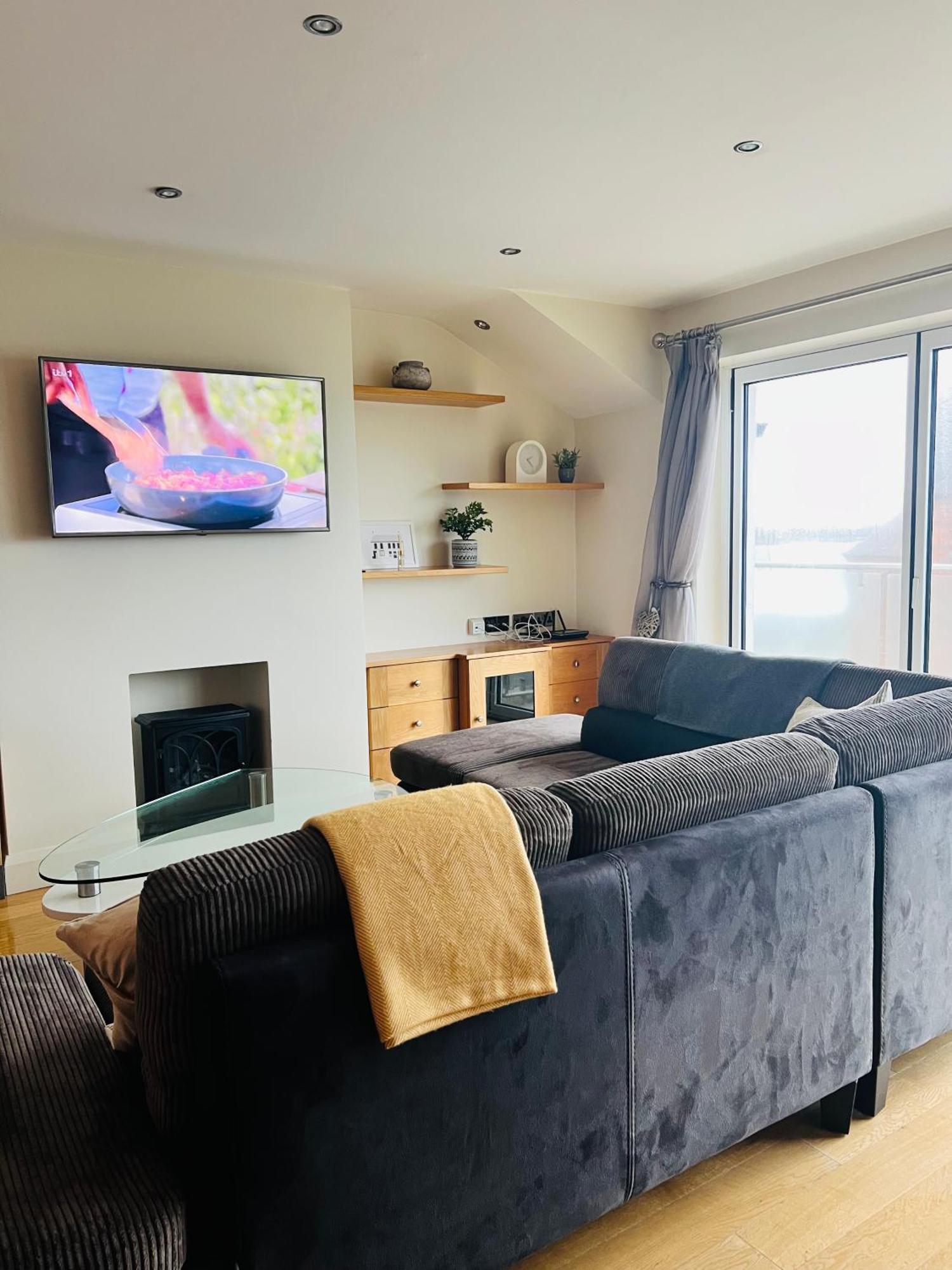 Penthouse Apartment - Town Centre, Sea Views, Secure Parking Portrush Bagian luar foto