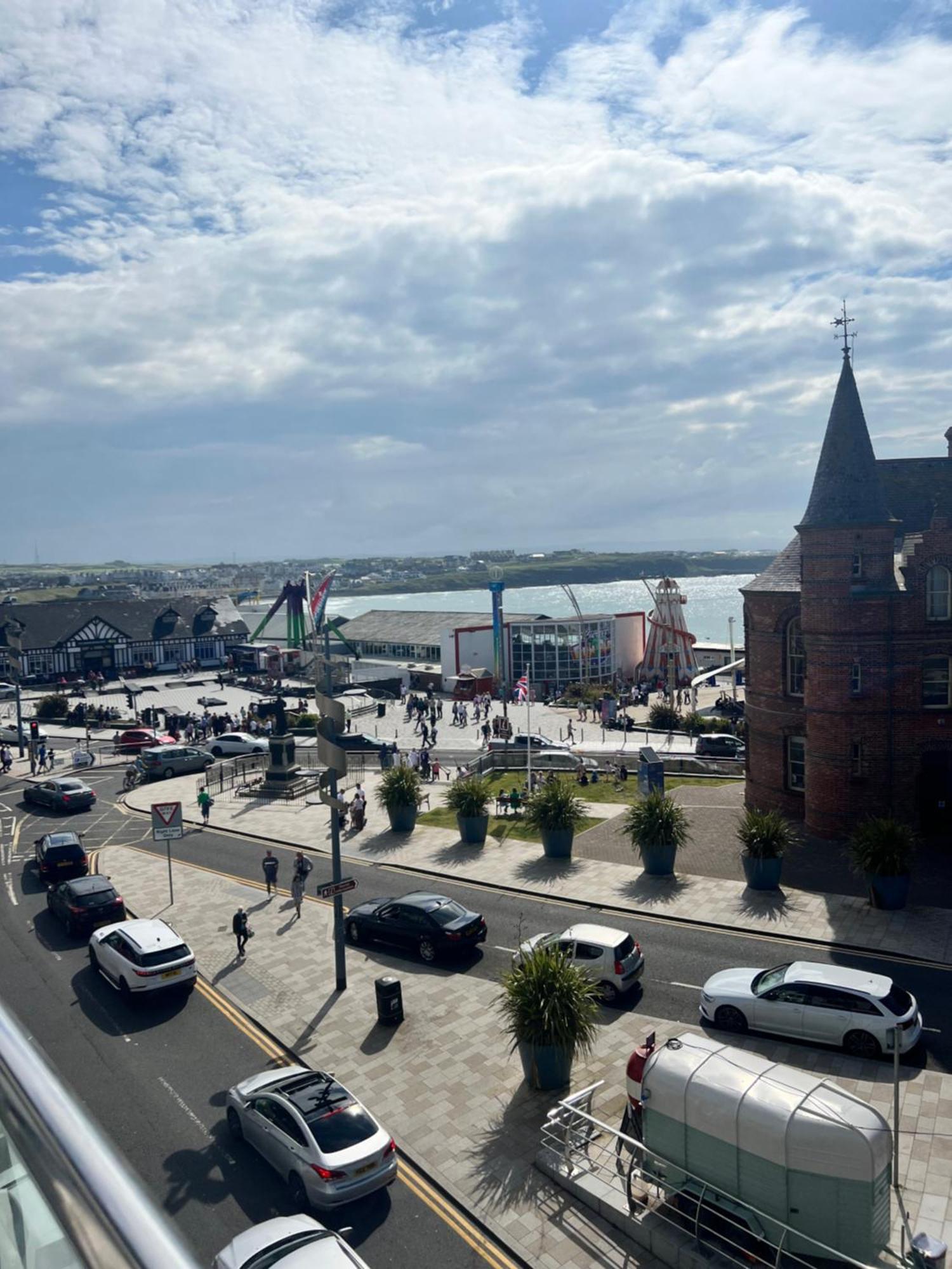 Penthouse Apartment - Town Centre, Sea Views, Secure Parking Portrush Bagian luar foto