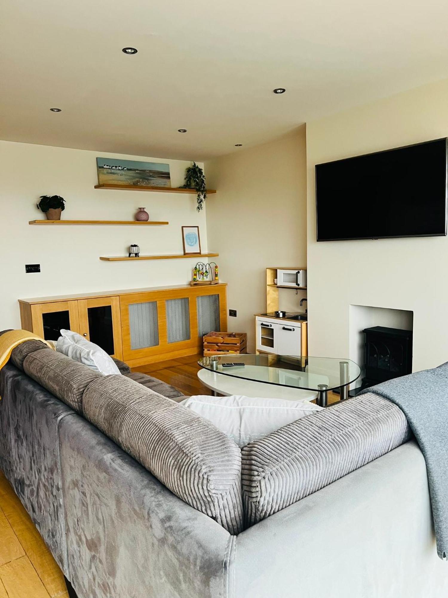 Penthouse Apartment - Town Centre, Sea Views, Secure Parking Portrush Bagian luar foto