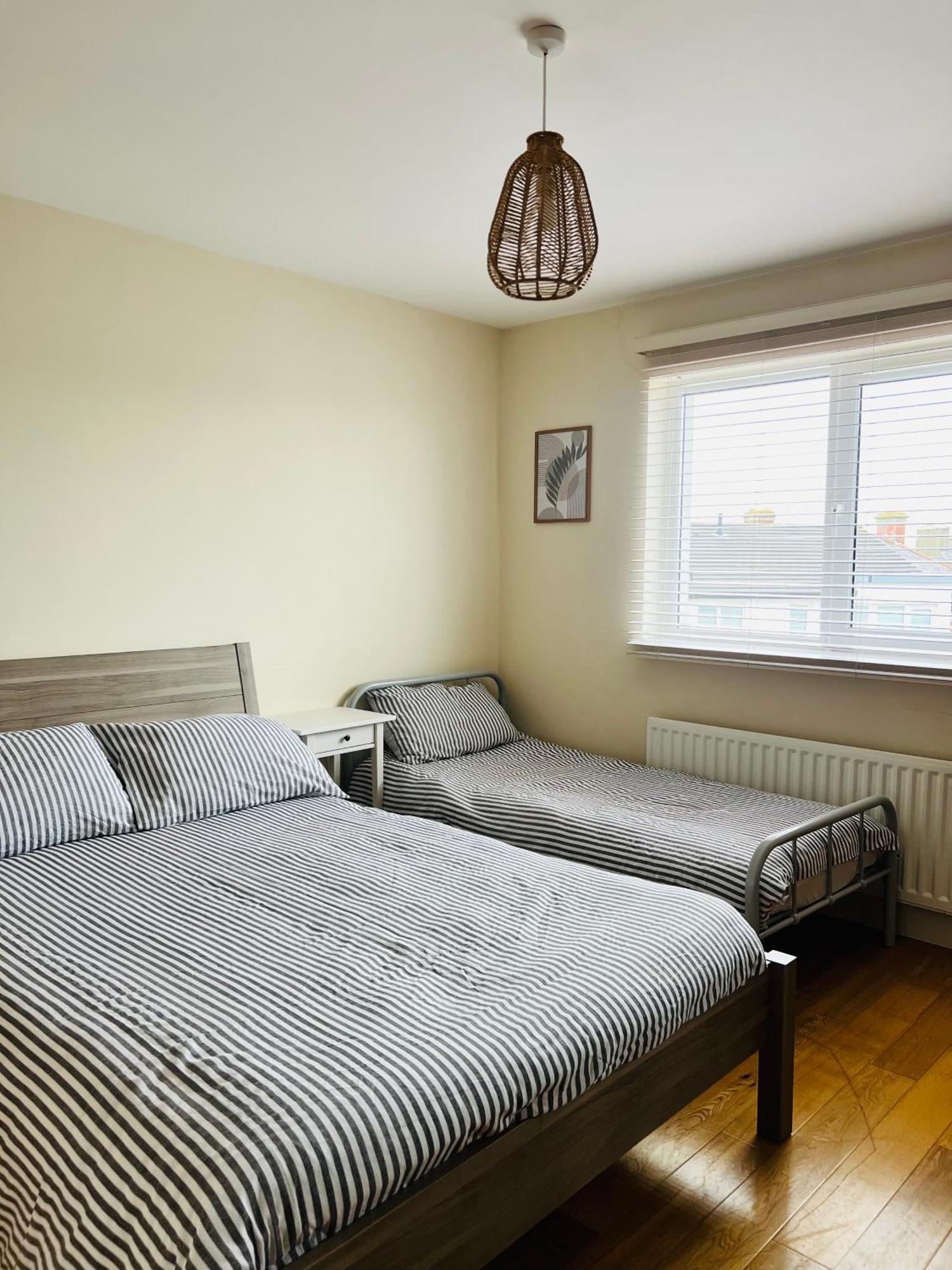 Penthouse Apartment - Town Centre, Sea Views, Secure Parking Portrush Bagian luar foto
